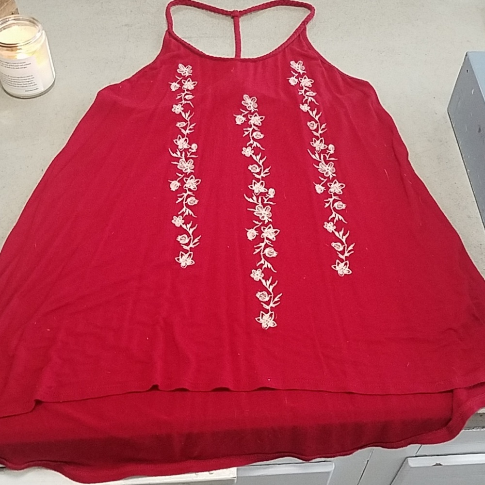 Tank red with white flowers